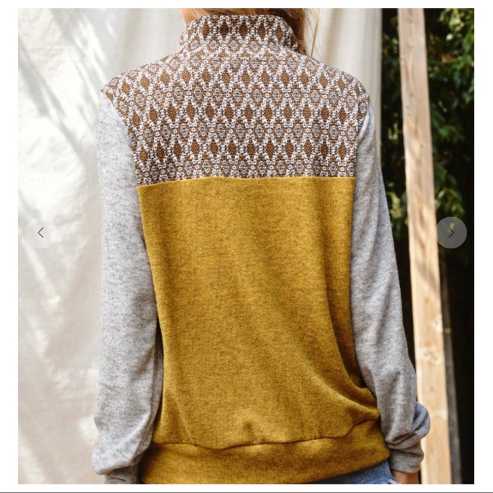 Fabulous Button trimmed Front Color Blocked Pullover - Picture 5 of 7